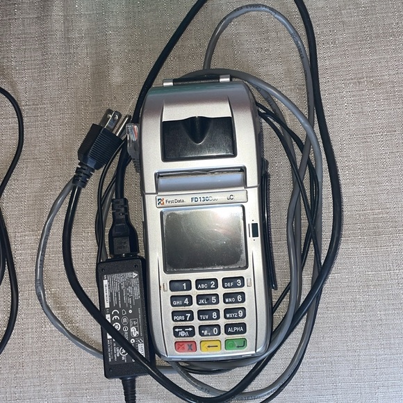 First Data FD130 Duo Terminal Credit Card Machine With Paper - Picture 3 of 7